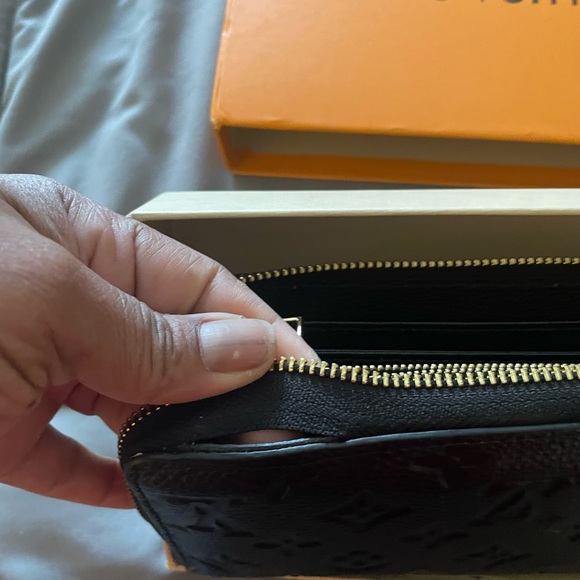 Authentic LV Wallet - Picture 5 of 6
